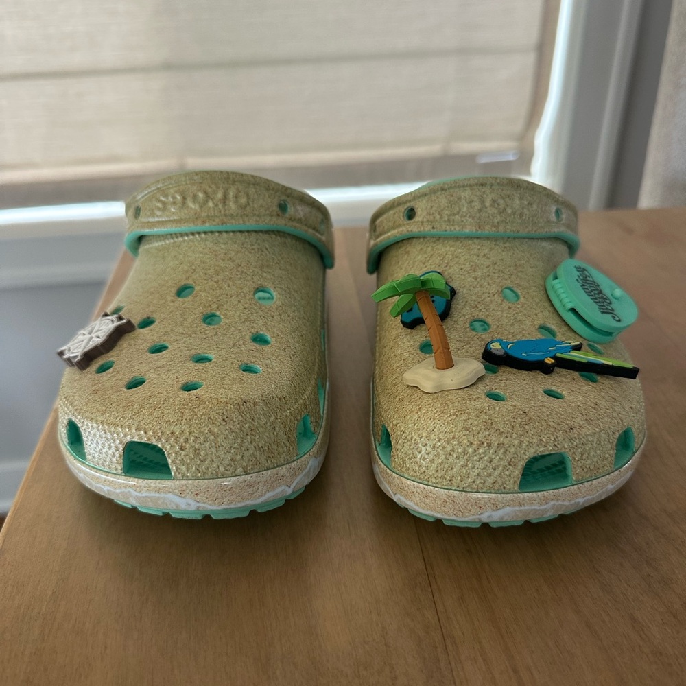 Crocs Unisex Classic Margaritaville Clog. B13 - Picture 3 of 8